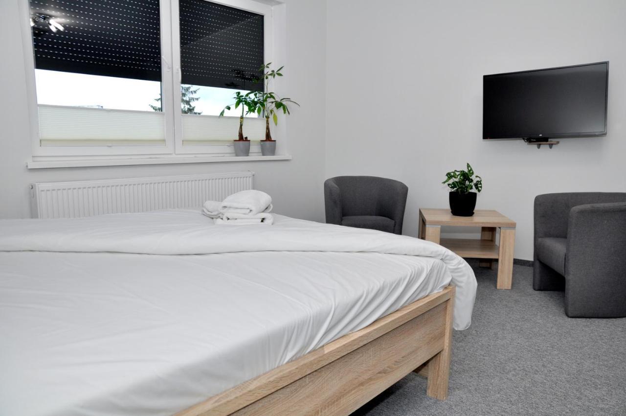 Pokoje, Apartamenty, Restauracja Marcus Oborniki Buitenkant foto