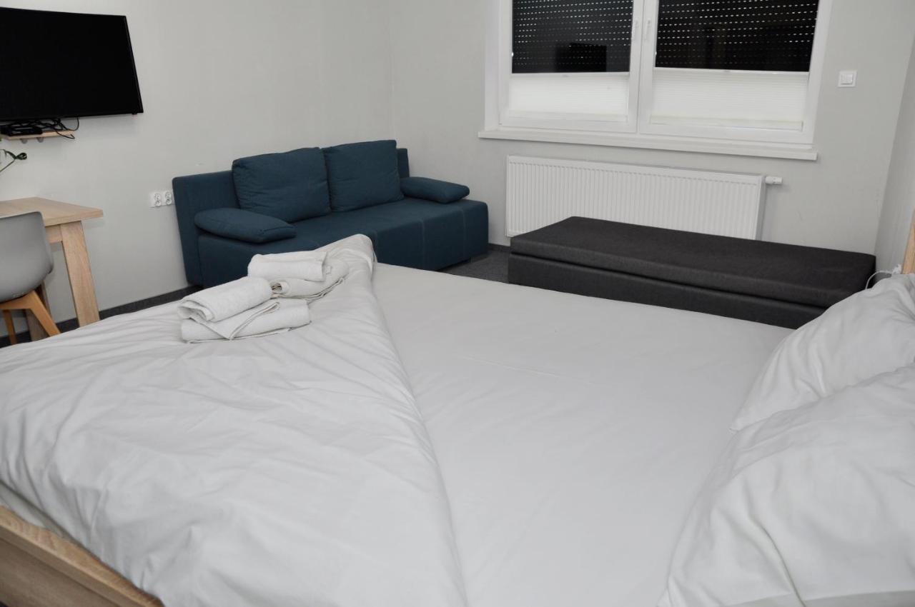 Pokoje, Apartamenty, Restauracja Marcus Oborniki Buitenkant foto