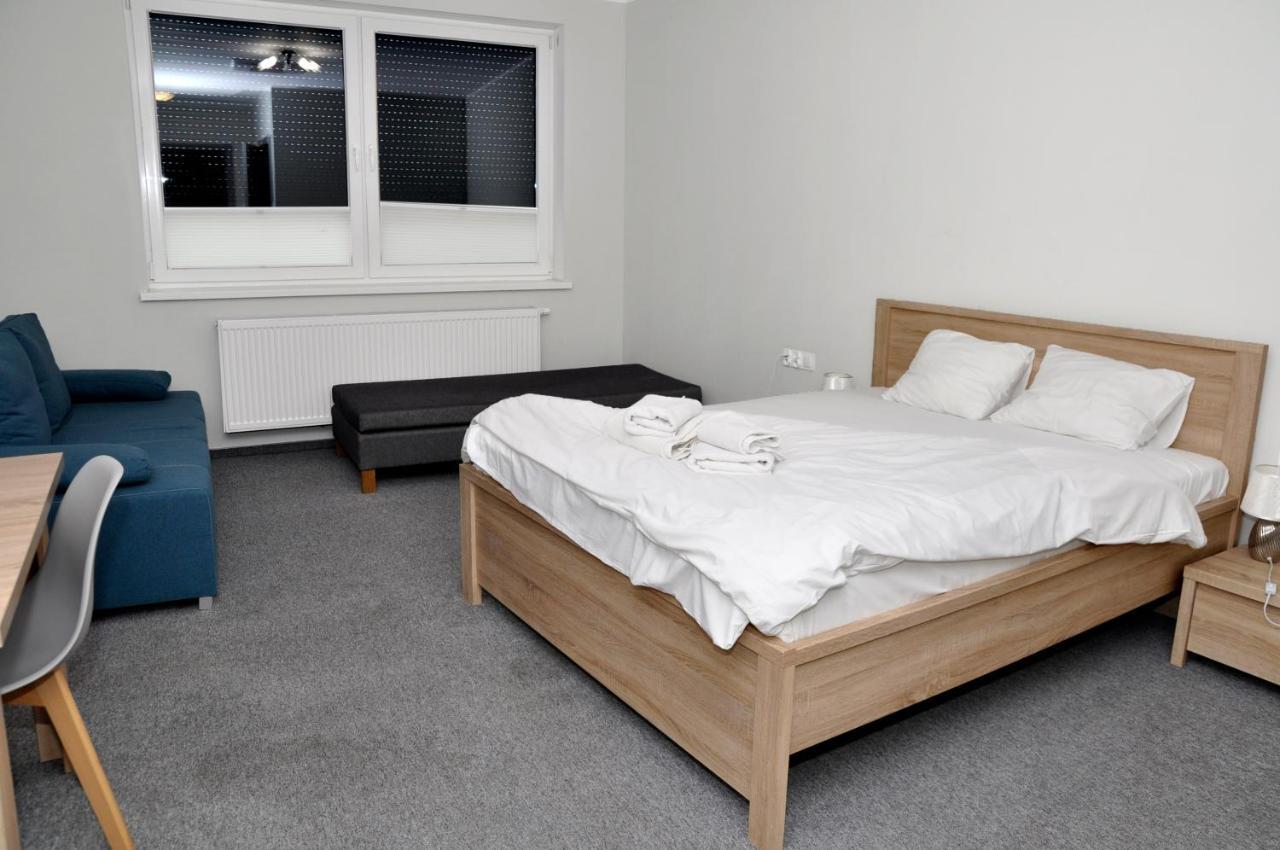 Pokoje, Apartamenty, Restauracja Marcus Oborniki Buitenkant foto