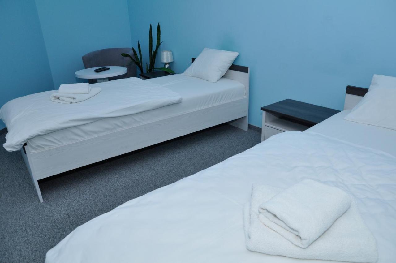 Pokoje, Apartamenty, Restauracja Marcus Oborniki Buitenkant foto