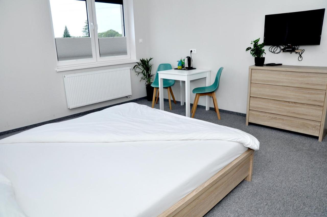 Pokoje, Apartamenty, Restauracja Marcus Oborniki Buitenkant foto