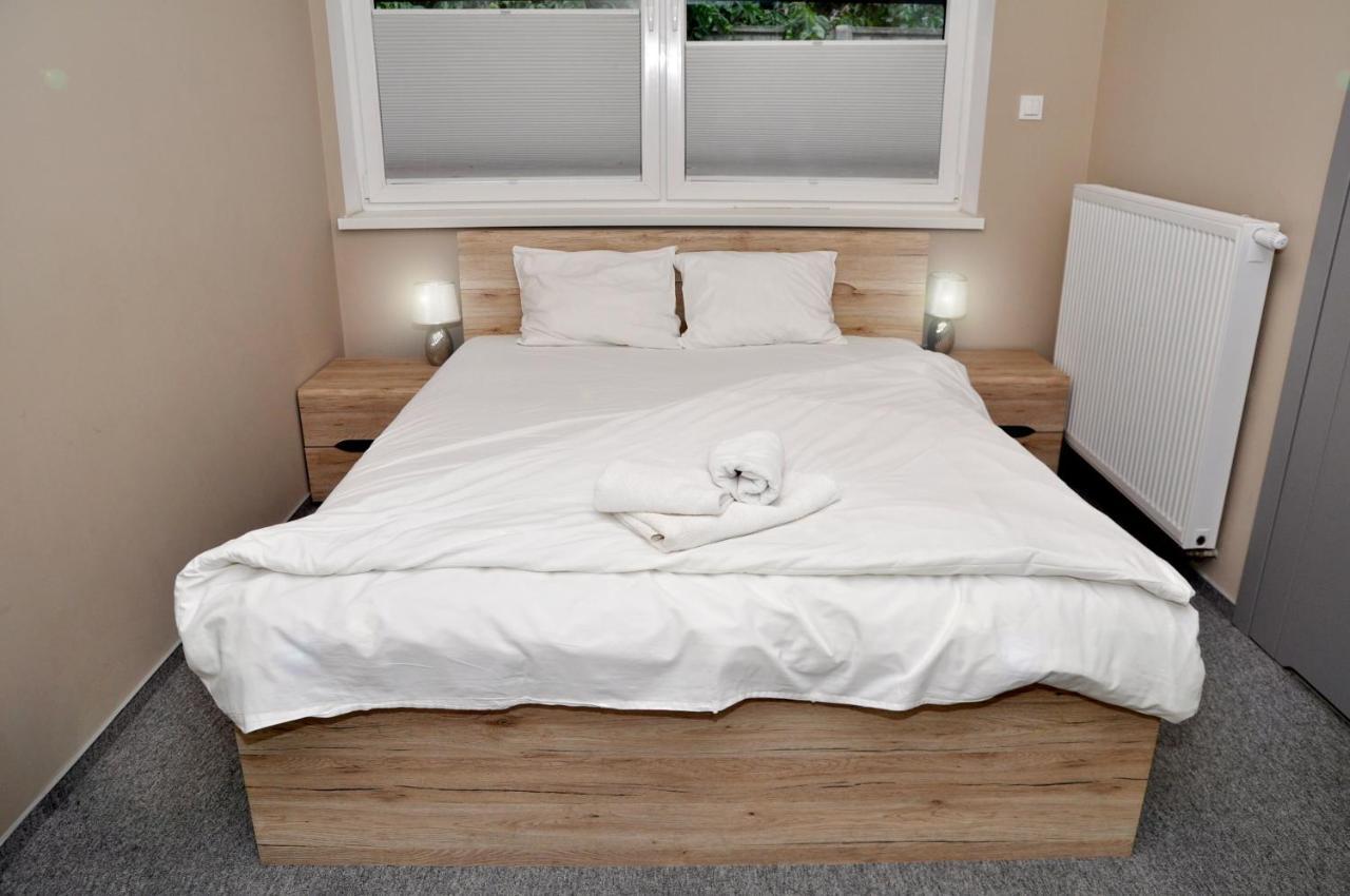 Pokoje, Apartamenty, Restauracja Marcus Oborniki Buitenkant foto
